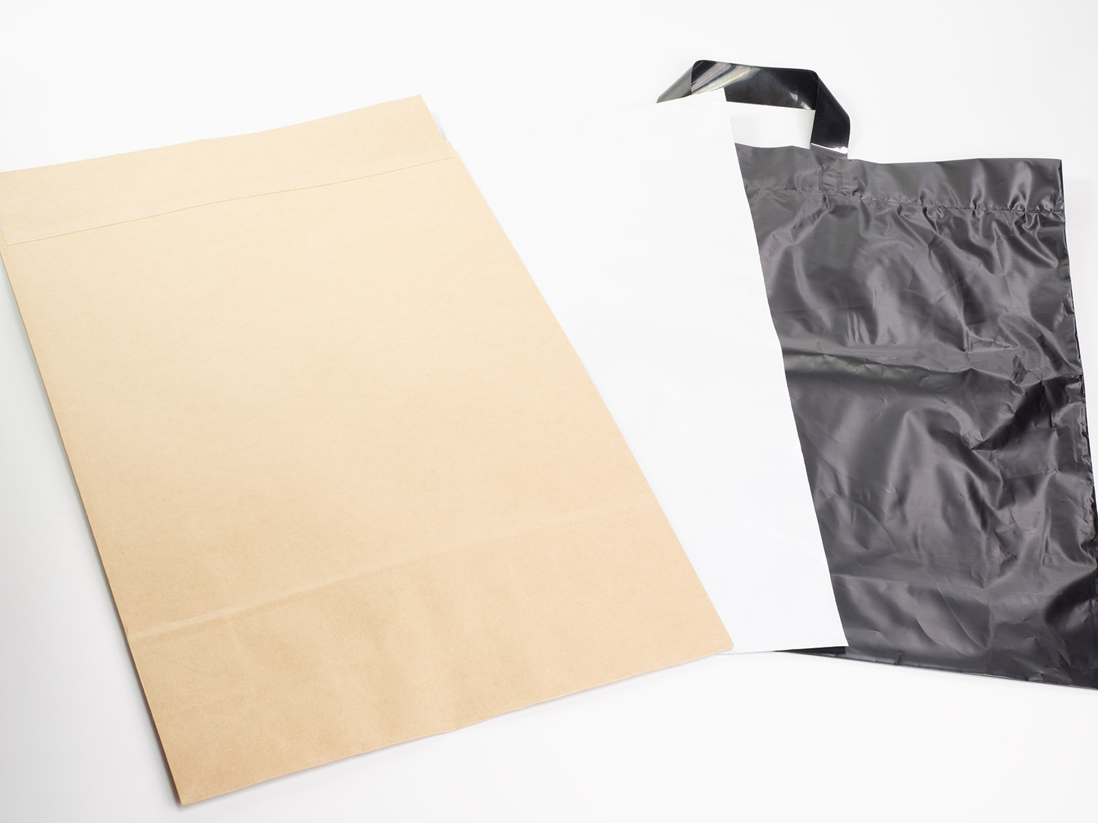 梱包すべて無地の袋です