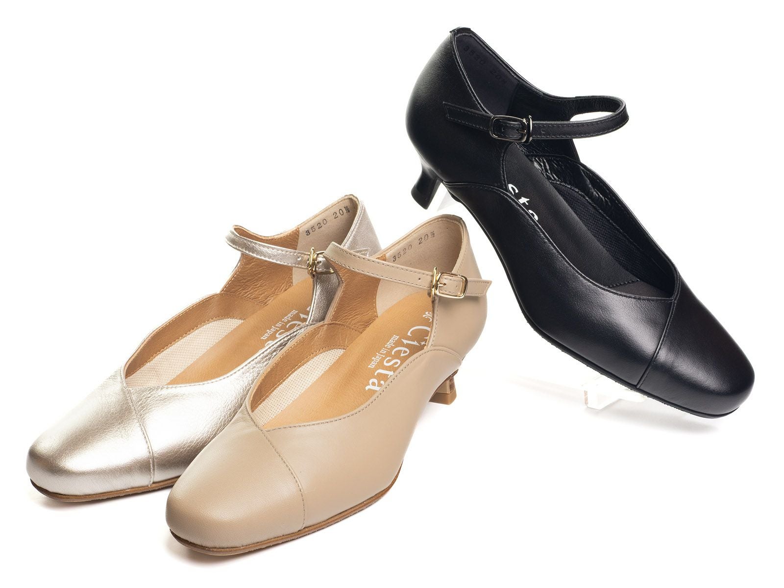 ストラップパンプス