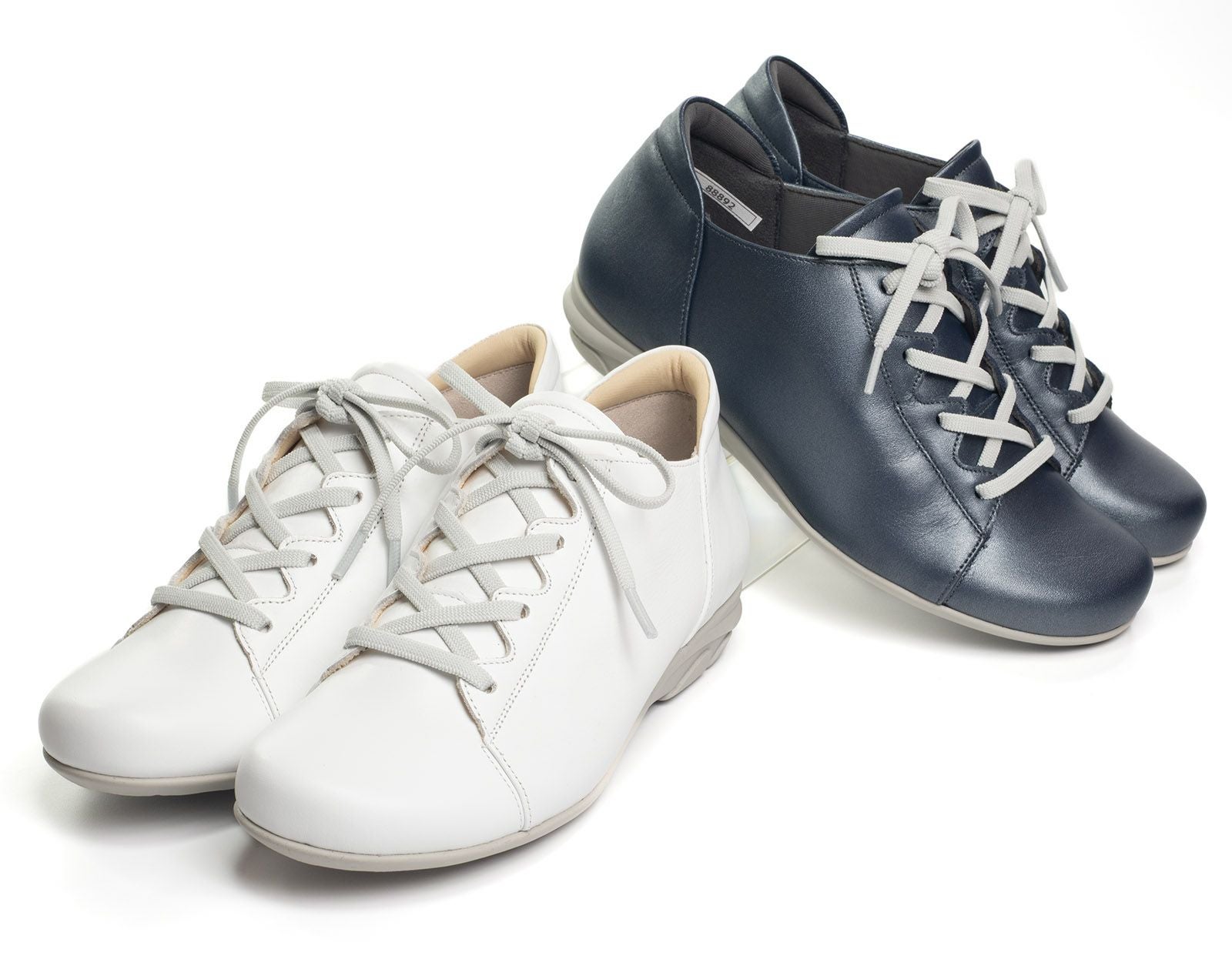 オブリークスニーカー