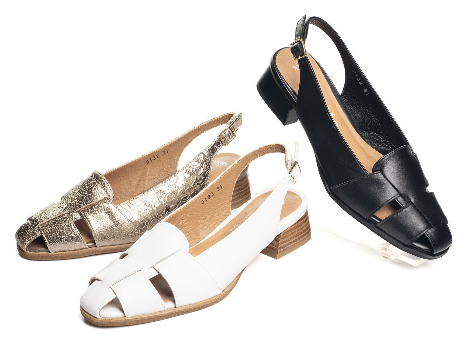 バックベルトパンプス