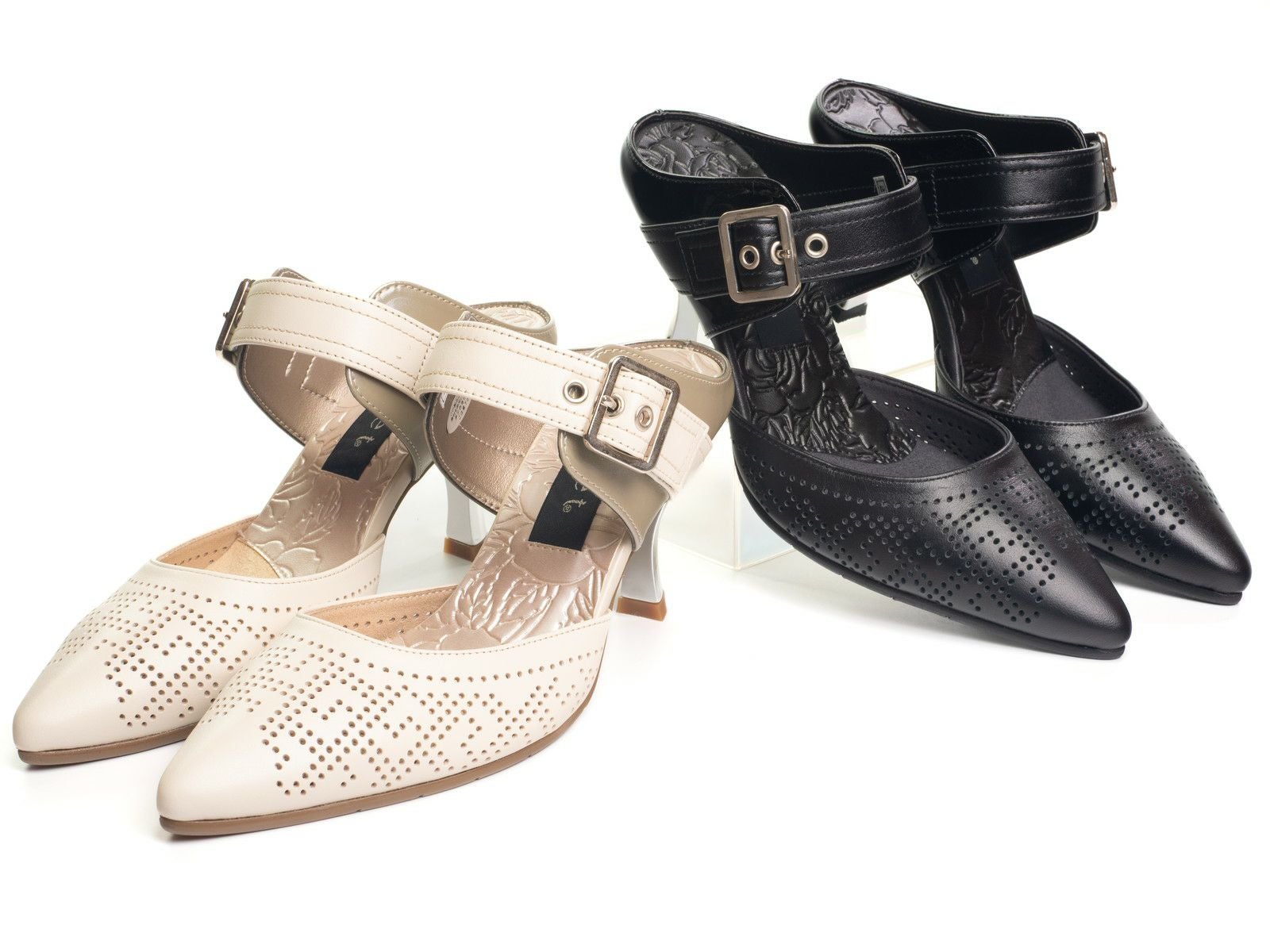 パンチングミュールパンプス